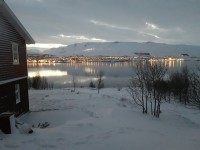 Akureyri og Hlíðarfjall, séð af Svalbarðsströnd. Ljósm: IHJ